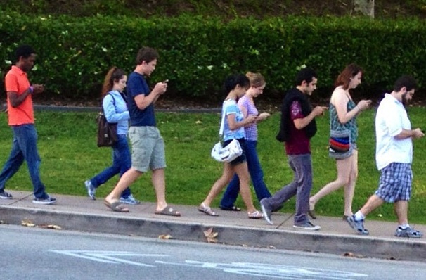 people with smartphones